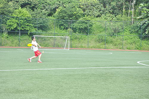 來，看我的飛盤...