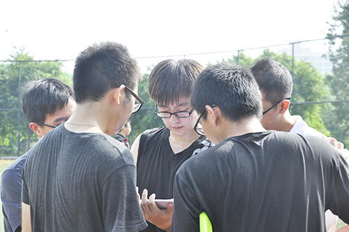 認(rèn)真商討中。。